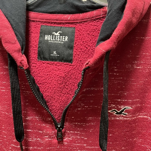 Hollister Men's Maroon Hoodie - Picture 3 of 4